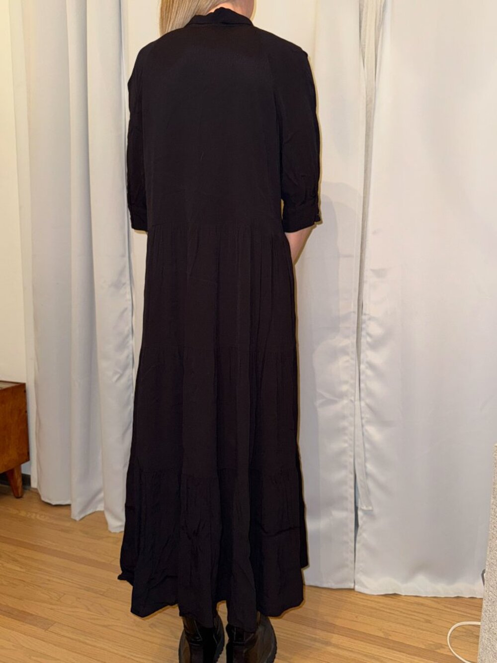 a Loves a Women's Black Dress - Picture 3 of 8